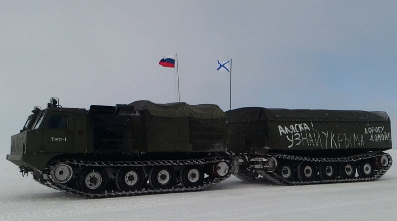Вездеход ДТ-30 на параде Победы в Арктике